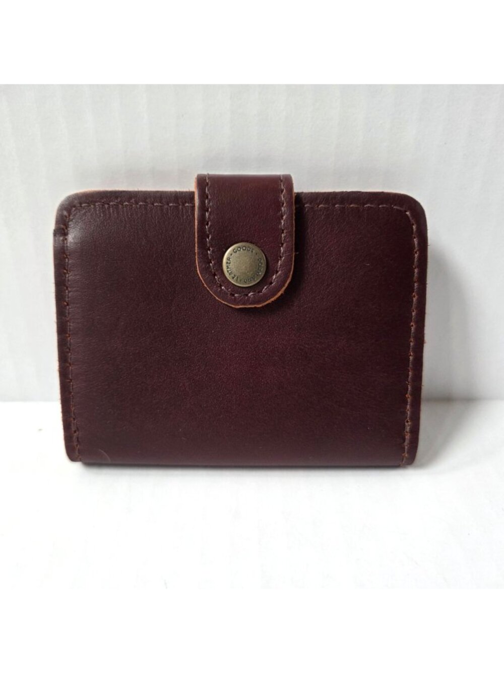 Portland Leather Goods Womens Smooth Brown Leather Mini Bifold Wallet - Picture 2 of 16